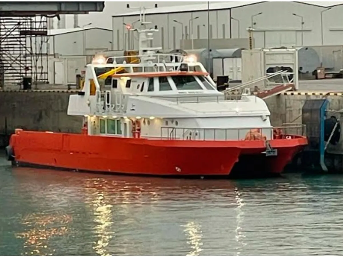 Bateau de transport d'équipage à vendre