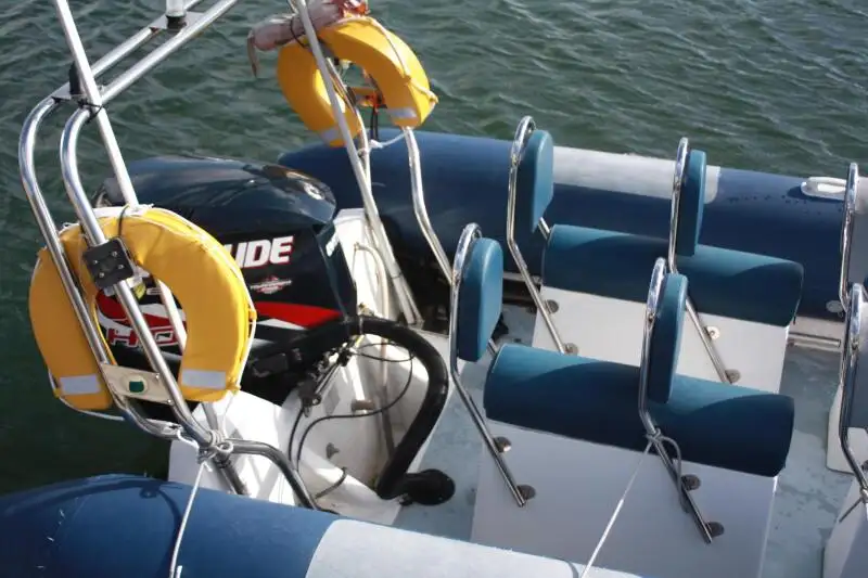 Bateau pneumatique semi-rigide à vendre