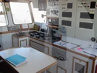 Navire grue à vendre