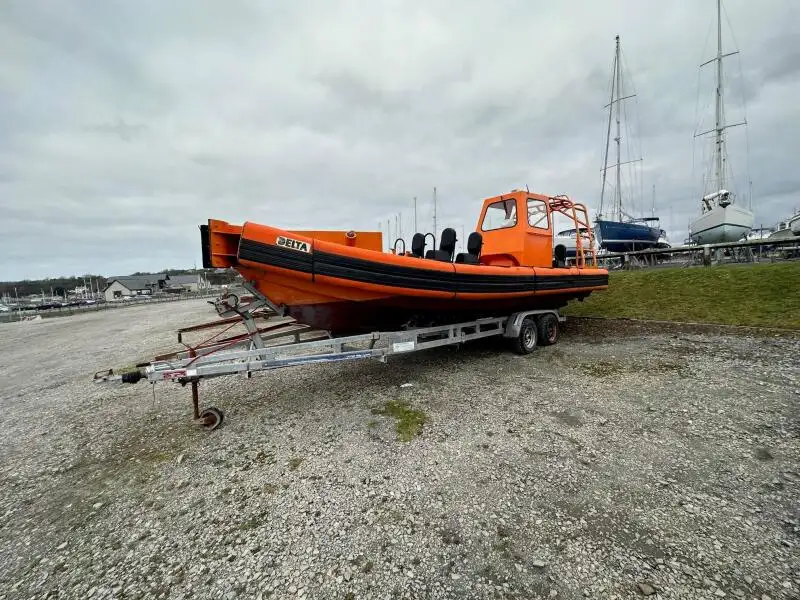 Bateau pneumatique semi-rigide à vendre