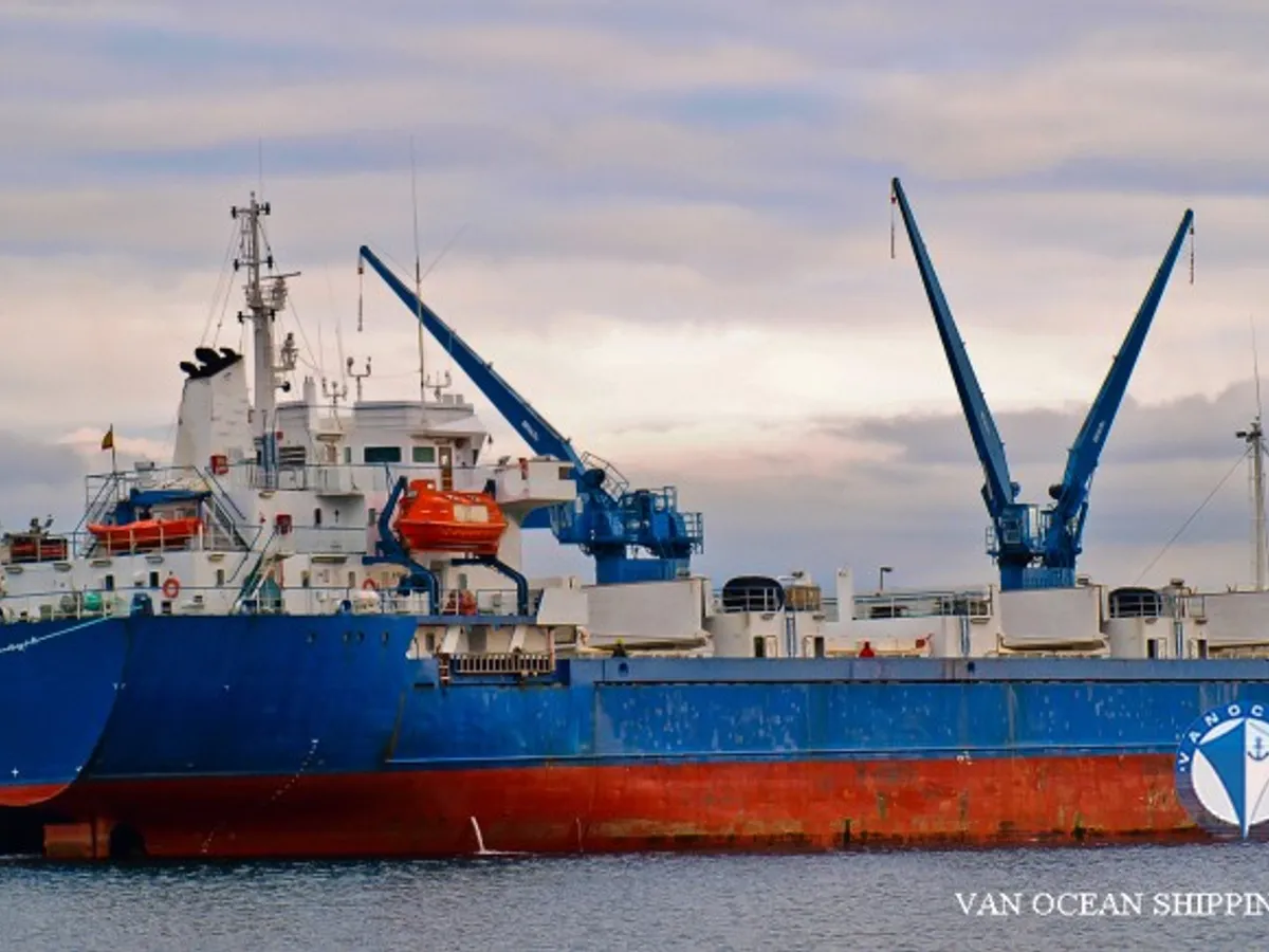 Navire frigorifique à vendre