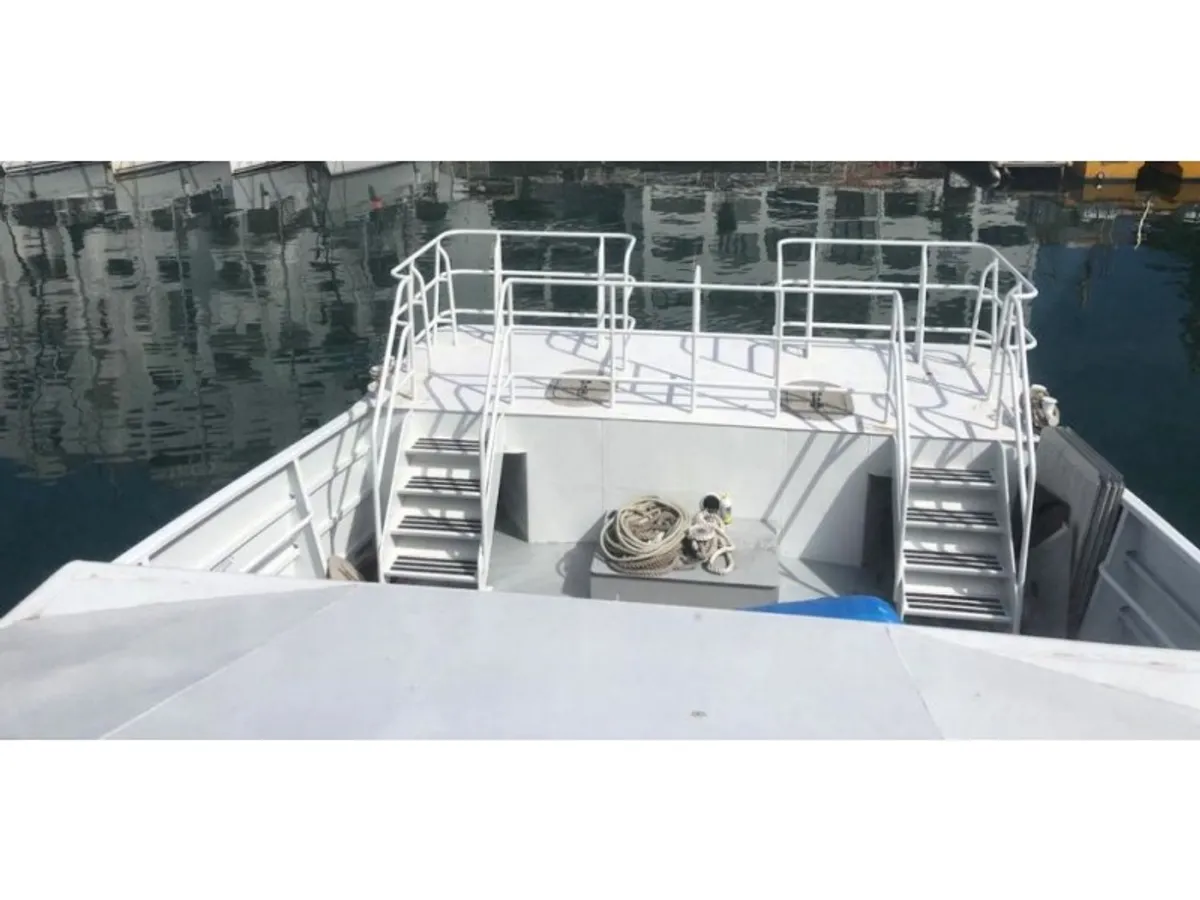 Bateau de transport d'équipage à vendre