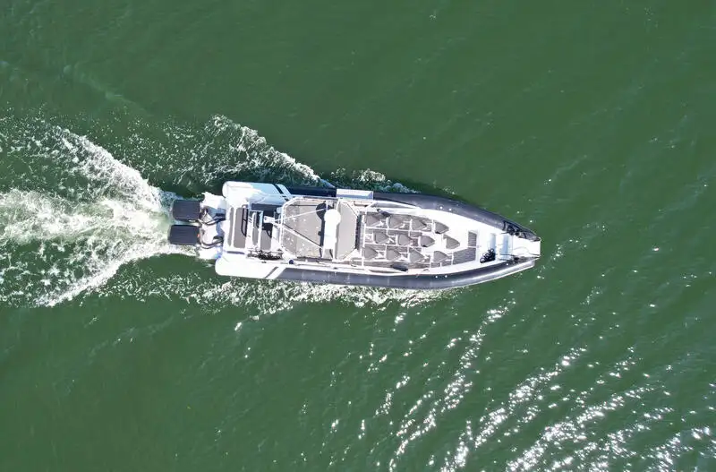 Bateau pneumatique semi-rigide à vendre