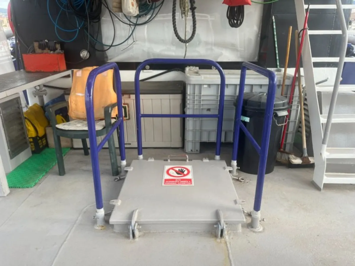 Navire d'arpentage à vendre