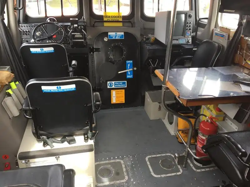 Navire de sauvetage à vendre