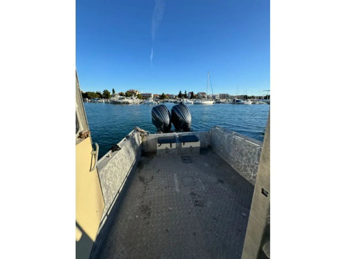 Bateaux de travail à vendre