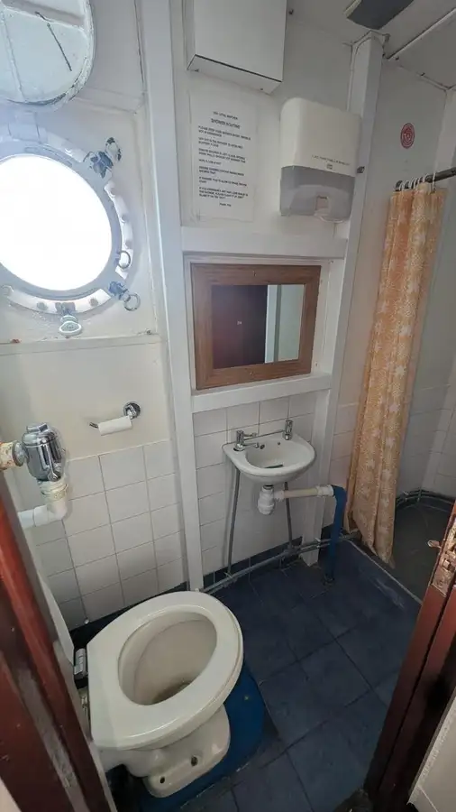 Navire d'arpentage à vendre