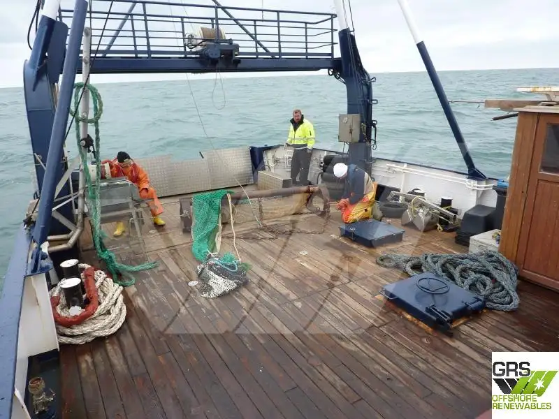 Navire d'arpentage à vendre