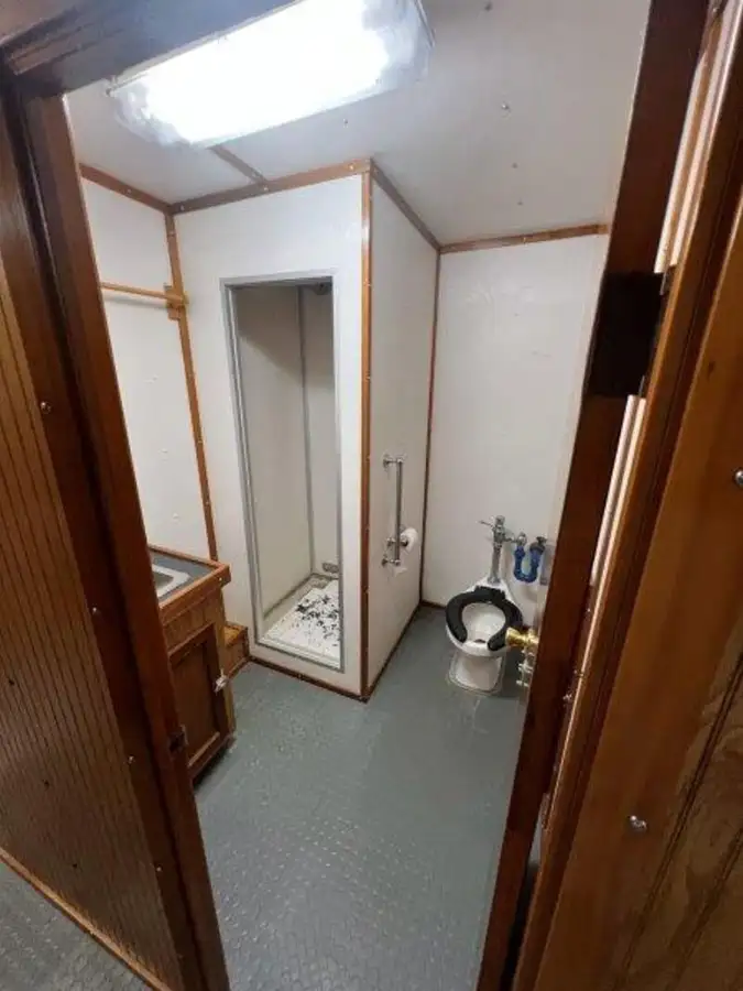 Bateau de transport d'équipage à vendre