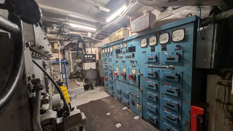 Navire d'arpentage à vendre