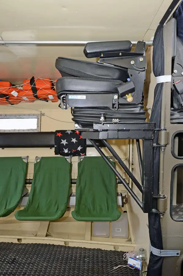 Navires militaires / de guerre à vendre