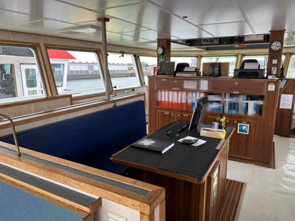 Navire d'approvisionnement à vendre