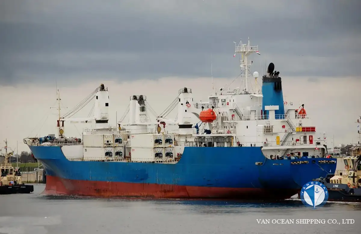 Navire frigorifique à vendre