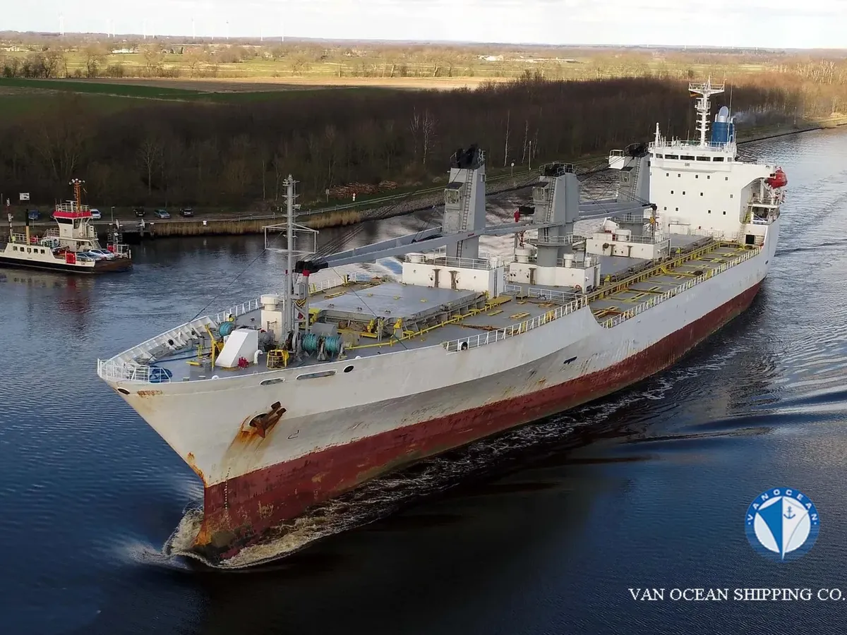 Navire frigorifique à vendre