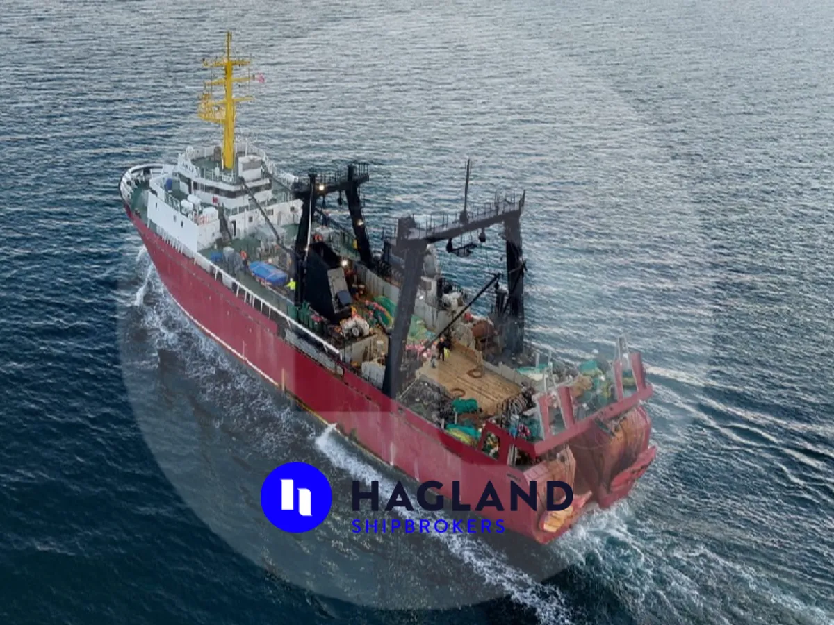 Grand chalutier congélateur à vendre