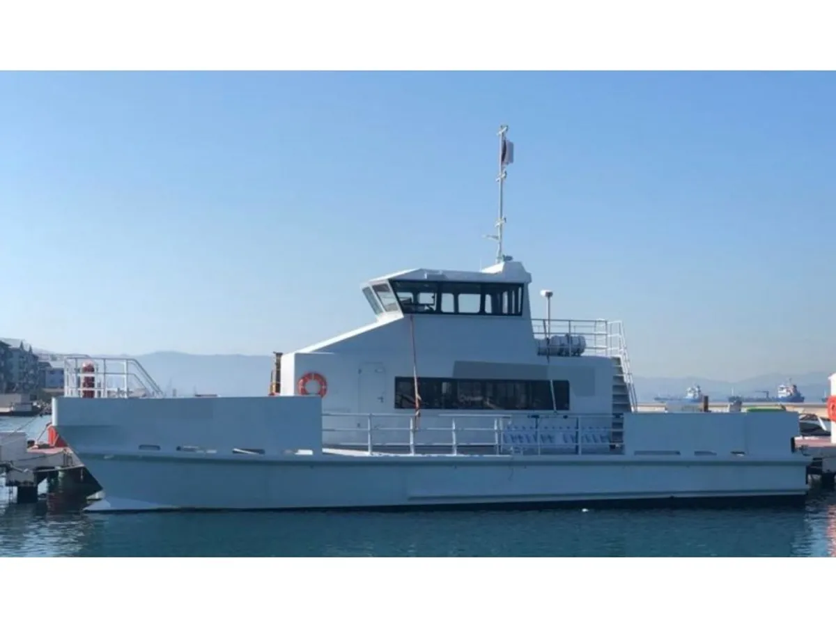 Bateau de transport d'équipage à vendre