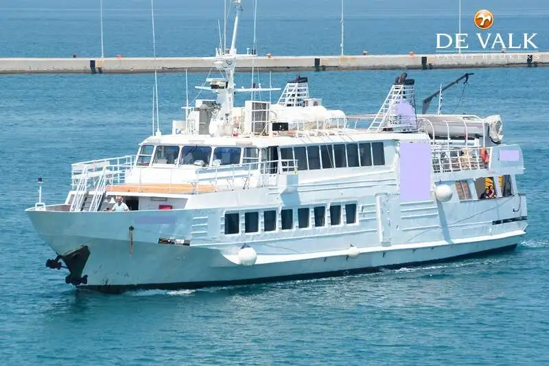 Navire de passagers à vendre
