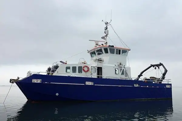 Navire d'arpentage à vendre