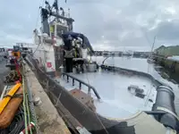 Navire grue à vendre