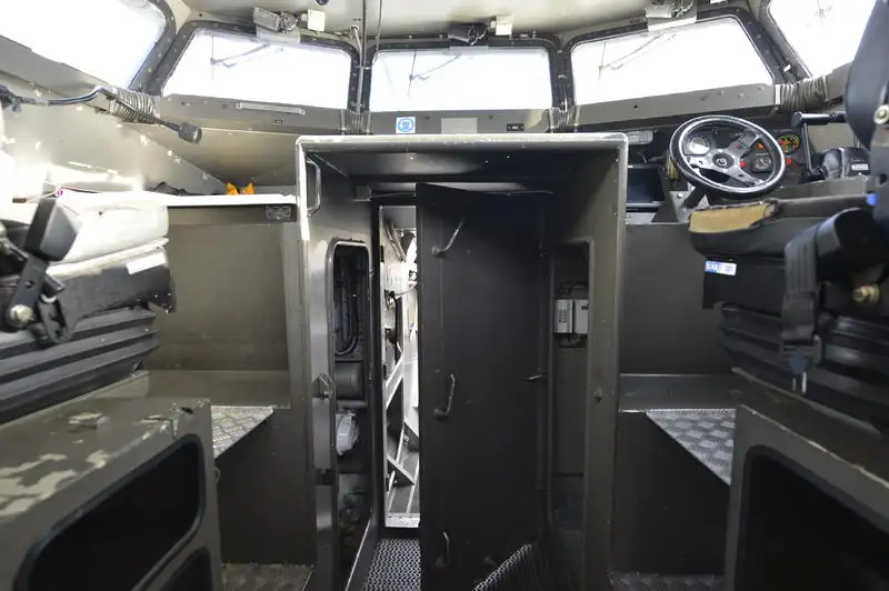 Navires militaires / de guerre à vendre