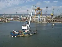 Navire grue à vendre
