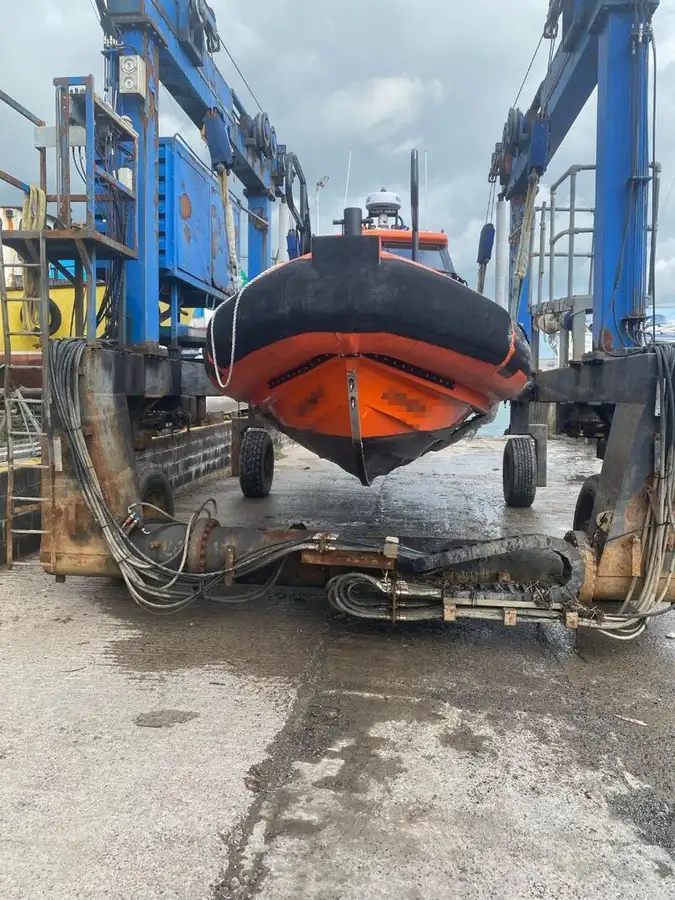 Bateau pneumatique semi-rigide à vendre