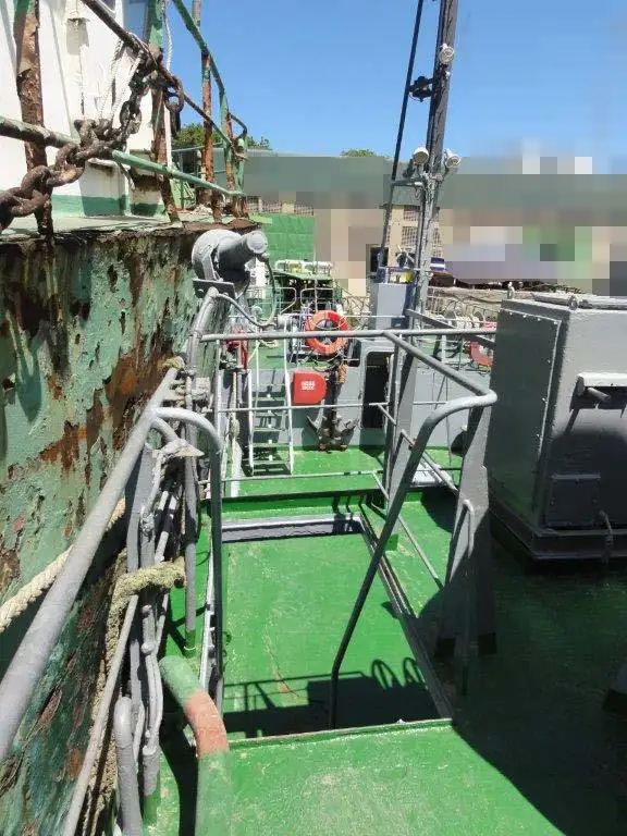 Navire d'approvisionnement à vendre