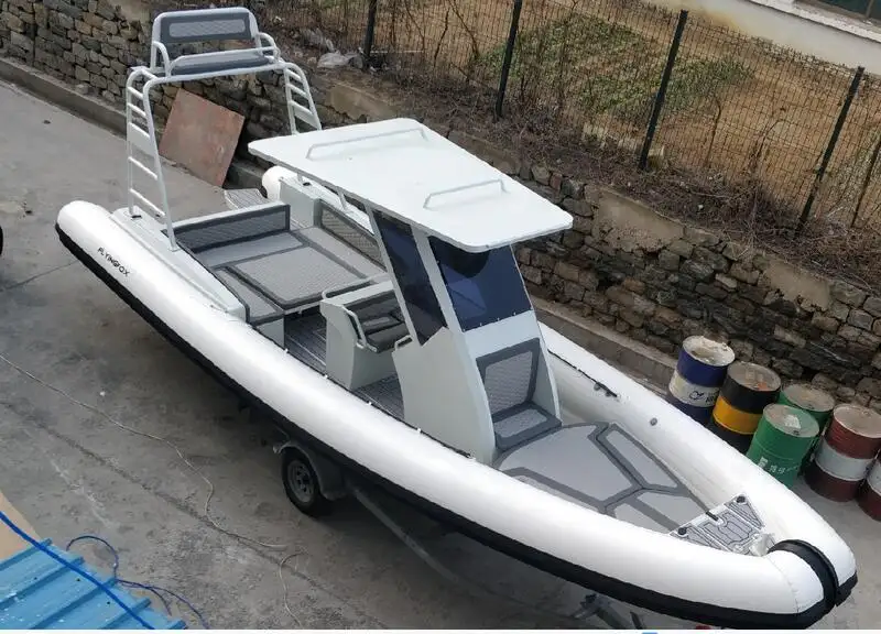 Bateau pneumatique semi-rigide à vendre