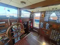 Bateau-pompier à vendre