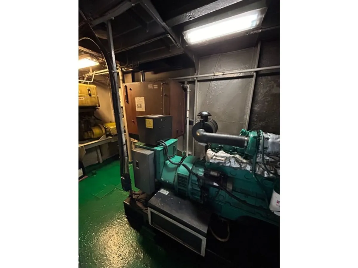 Navire d'approvisionnement à vendre