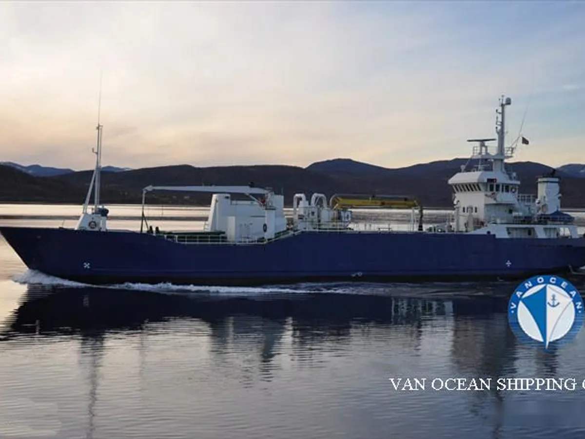 Navire frigorifique à vendre