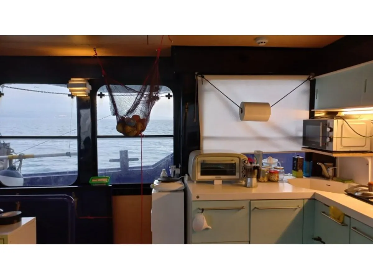 Navire d'arpentage à vendre