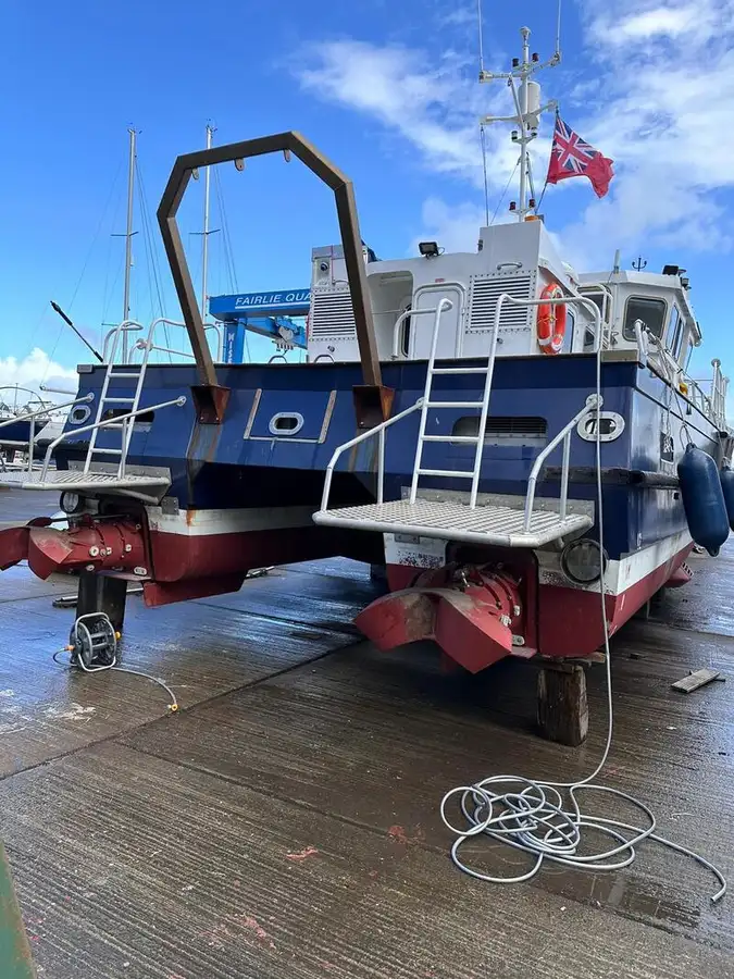 Navire d'arpentage à vendre