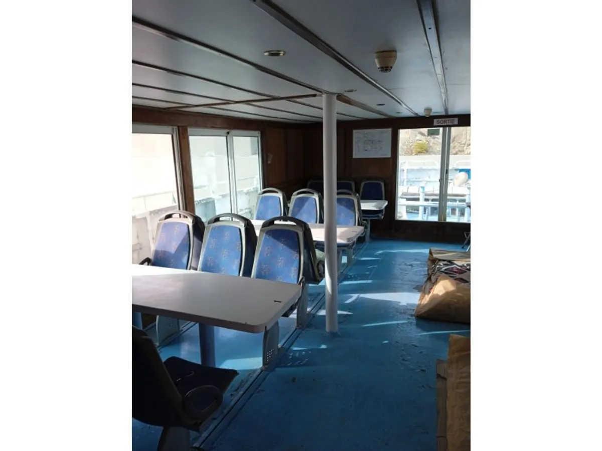 Navire de passagers à vendre
