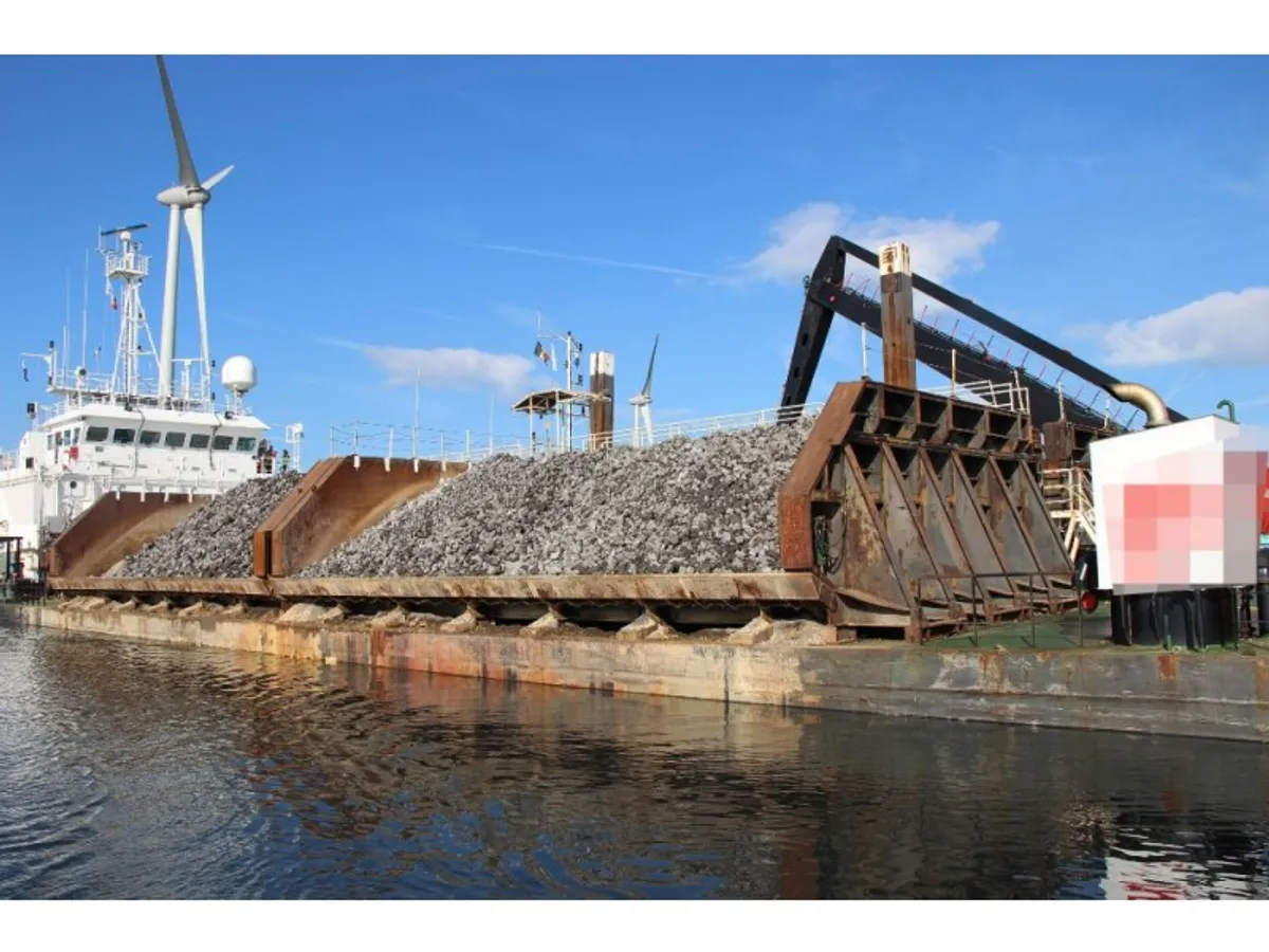 Navire d'approvisionnement à vendre