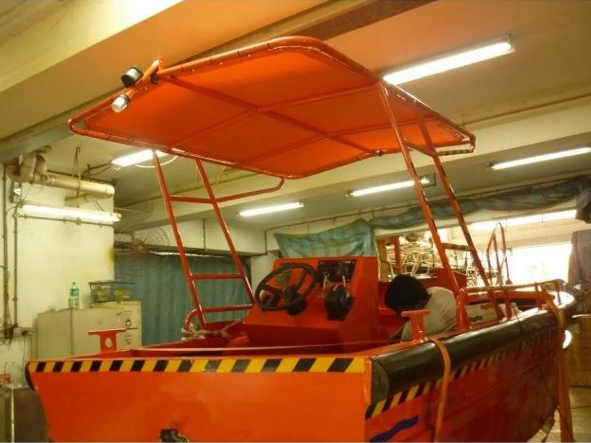 Bateaux de travail à vendre