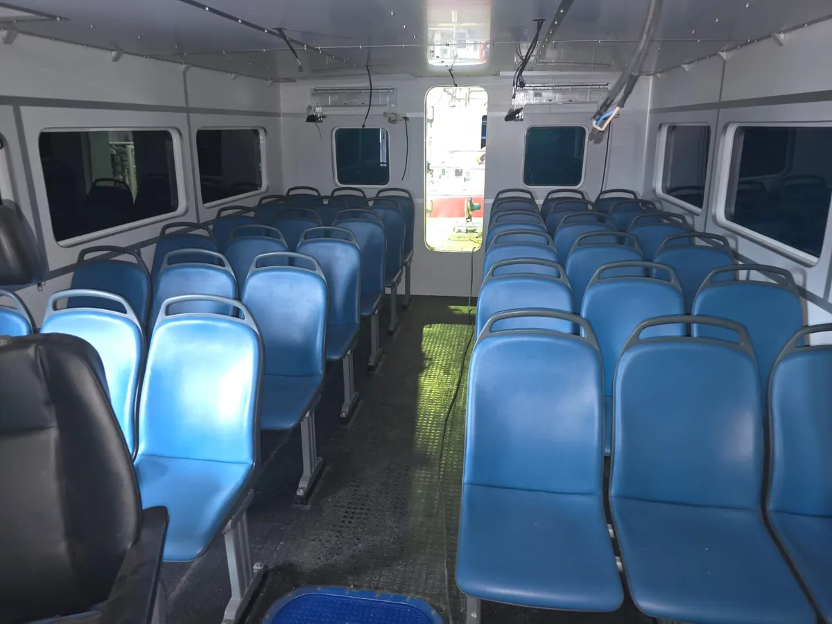 Bateau de transport d'équipage à vendre