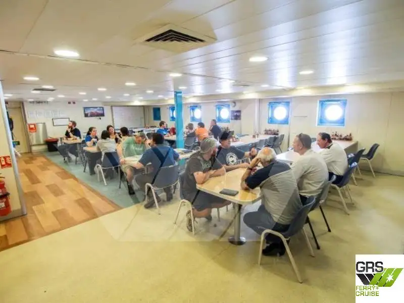 Navire d'arpentage à vendre