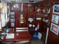 Bateau-pompier à vendre