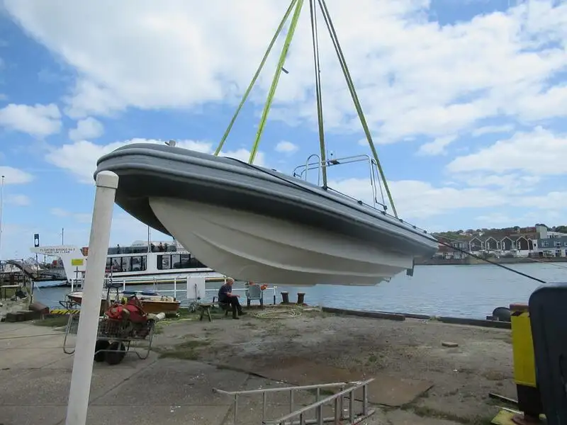 Bateau pneumatique semi-rigide à vendre