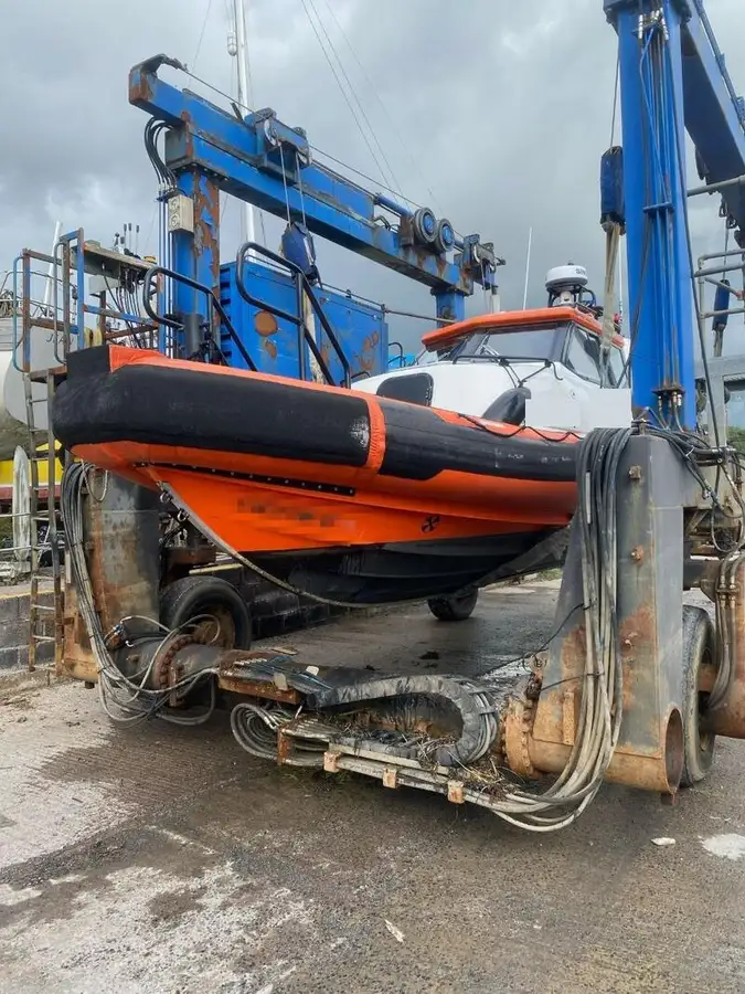 Bateau pneumatique semi-rigide à vendre