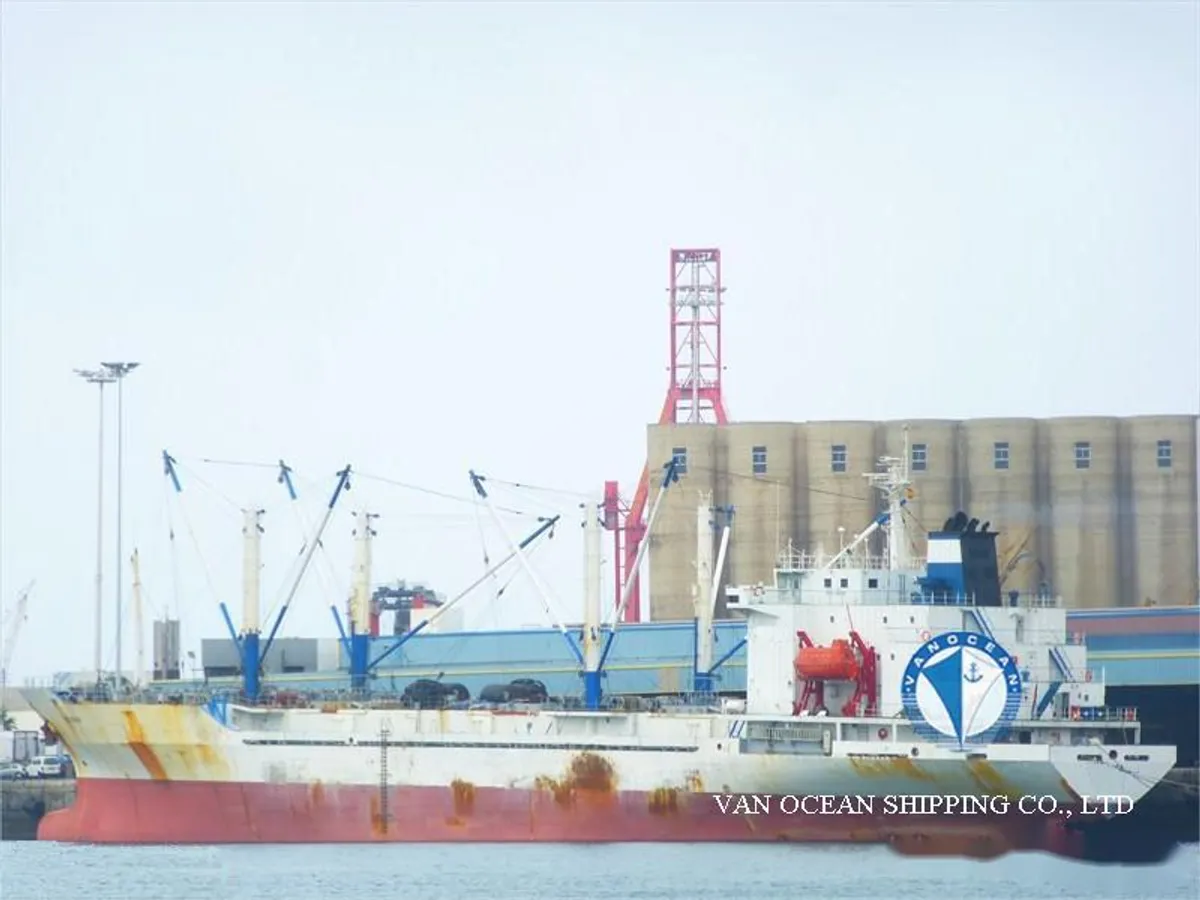 Navire frigorifique à vendre