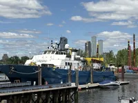 Navire d'arpentage à vendre