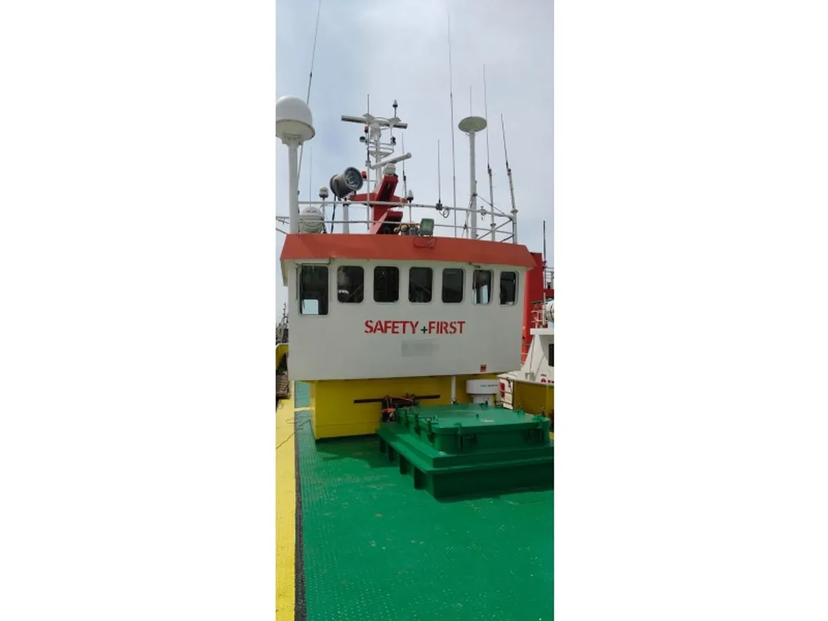Navire d'approvisionnement à vendre