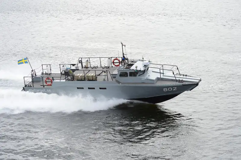 Navires militaires / de guerre à vendre