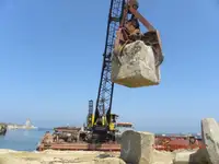 Navire grue à vendre