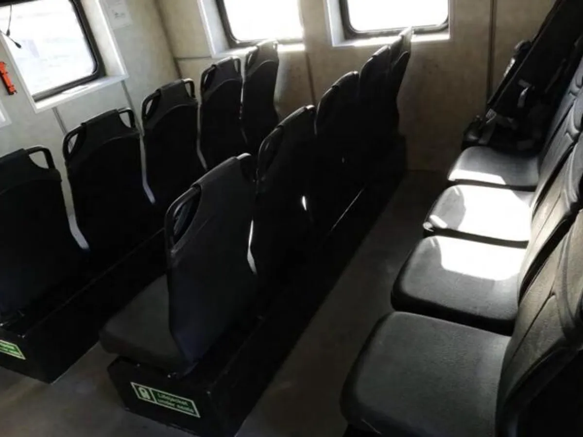 Bateau de transport d'équipage à vendre
