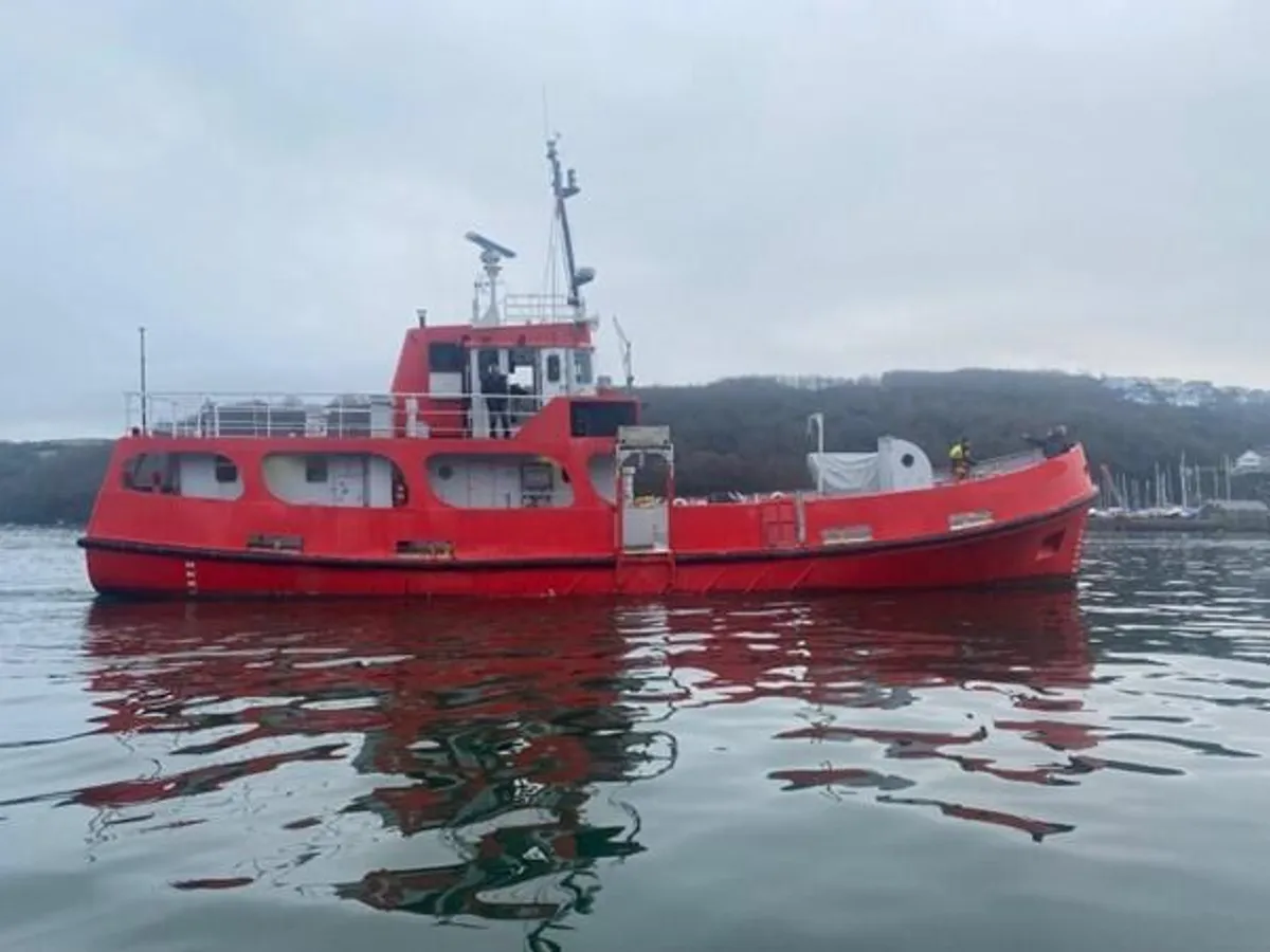 Navire d'arpentage à vendre
