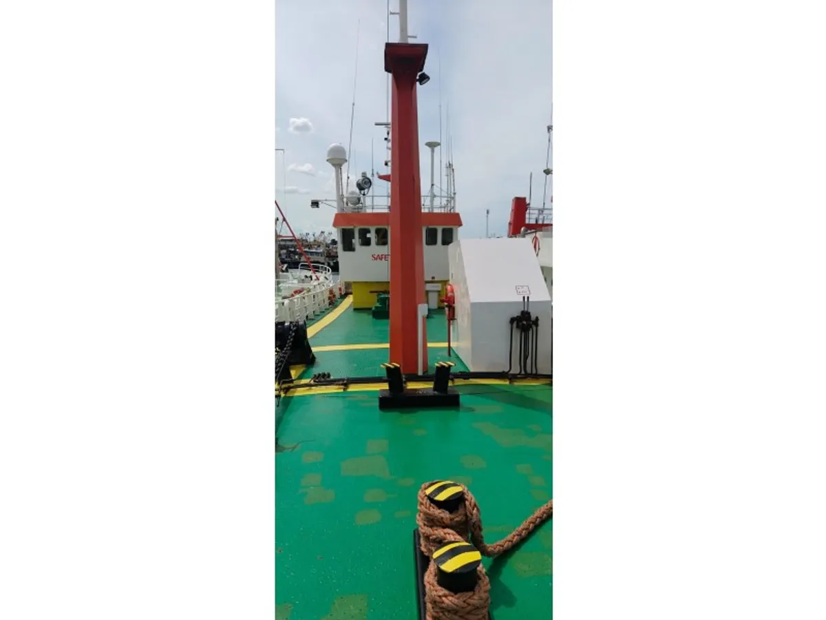 Navire d'approvisionnement à vendre