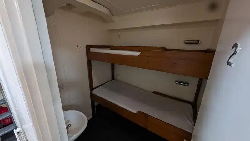 Navire d'arpentage à vendre